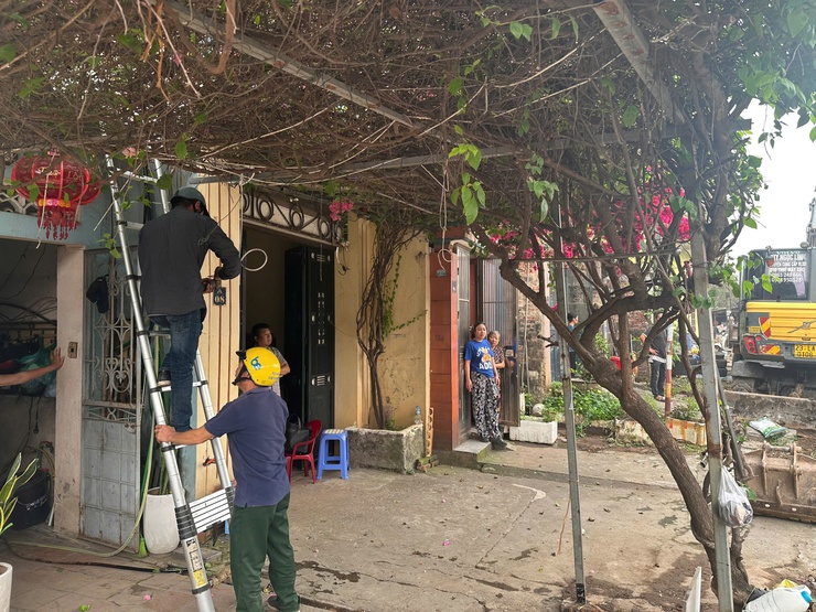 Ra quân xử lý lối đi tự mở qua đường sắt tại xã Thanh Trì- Ảnh 4.