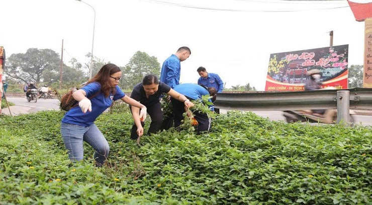 Phường Đông Ngạc tổ chức ra quân tổng vệ sinh môi trường, ra mắt mô hình “Mái đê xanh” chào mừng kỷ niệm 51 năm Ngày Giải phóng miền Nam, thống nhất đất nước (30/4/1975 – 30/4/2026)- Ảnh 4.