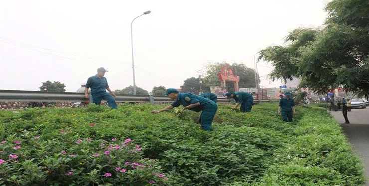 Phường Đông Ngạc tổ chức ra quân tổng vệ sinh môi trường, ra mắt mô hình “Mái đê xanh” chào mừng kỷ niệm 51 năm Ngày Giải phóng miền Nam, thống nhất đất nước (30/4/1975 – 30/4/2026)- Ảnh 5.