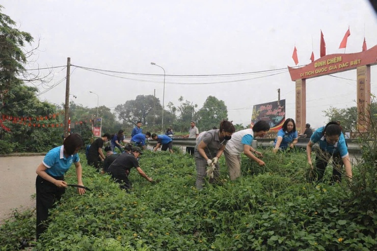 Phường Đông Ngạc tổ chức ra quân tổng vệ sinh môi trường, ra mắt mô hình “Mái đê xanh” chào mừng kỷ niệm 51 năm Ngày Giải phóng miền Nam, thống nhất đất nước (30/4/1975 – 30/4/2026)- Ảnh 6.