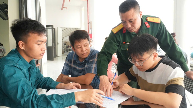 Phượng Dực tổ chức đăng ký nghĩa vụ quân sự và lực lượng dự bị năm 2026 nghiêm túc, hiệu quả- Ảnh 3.