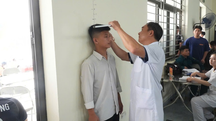 Phượng Dực tổ chức đăng ký nghĩa vụ quân sự và lực lượng dự bị năm 2026 nghiêm túc, hiệu quả- Ảnh 1.