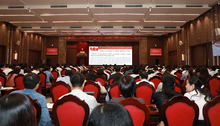 Phú Nghĩa tham dự trực tuyến Hội nghị toàn quốc nghiên cứu, học tập, quán triệt và triển khai thực hiện Nghị quyết Hội nghị lần thứ hai Ban Chấp hành Trung ương Đảng khóa XIV- Ảnh 2.