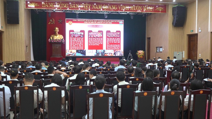 XÃ THANH OAI TIẾP SÓNG HỘI NGHỊ NGHIÊN CỨU, HỌC TẬP, QUÁN TRIỆT NGHỊ QUYẾT HỘI NGHỊ LẦN THỨ HAI BAN CHẤP HÀNH TRUNG ƯƠNG ĐẢNG KHÓA XIV VÀ TRIỂN KHAI CÁC CHƯƠNG TRÌNH HÀNH ĐỘNG CỦA BAN THƯỜNG VỤ THÀNH ỦY- Ảnh 3.