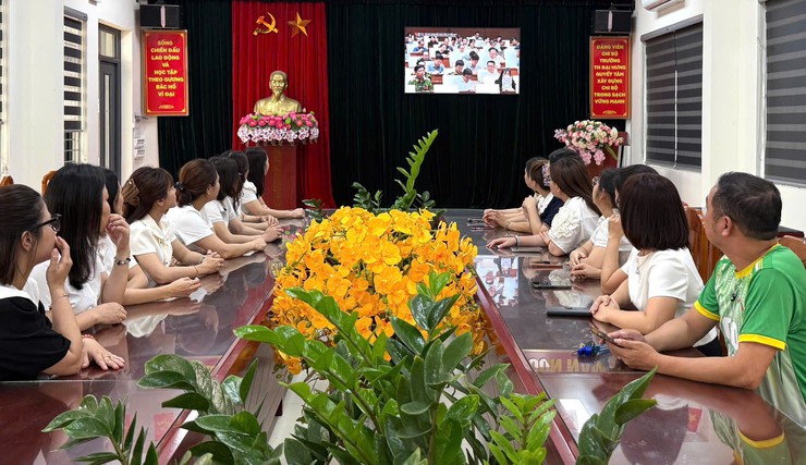 Hơn 1.000 đảng viên xã Bát Tràng tham dự hội nghị toàn quốc nghiên cứu, học tập, quán triệt và triển khai thực hiện Nghị quyết Hội nghị Trung ương 2- Ảnh 6.