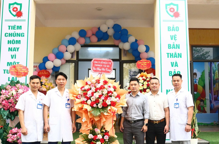 Trạm Y tế xã Hoà Phú khai trương Phòng tiêm chủng dịch vụ- Ảnh 2.