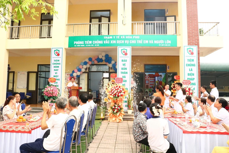 Trạm Y tế xã Hoà Phú khai trương Phòng tiêm chủng dịch vụ- Ảnh 3.