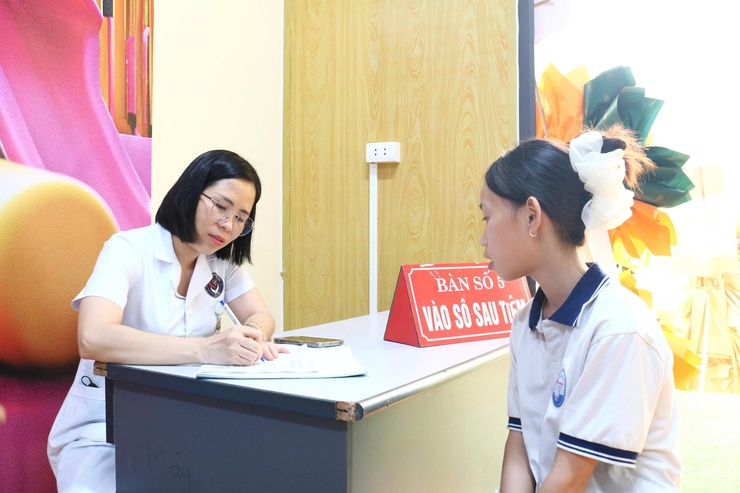 Trạm Y tế xã Hoà Phú khai trương Phòng tiêm chủng dịch vụ- Ảnh 7.