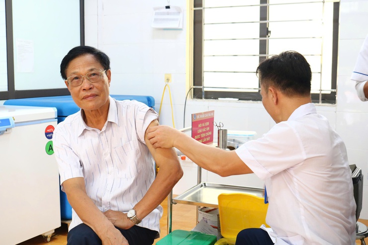 Trạm Y tế xã Hoà Phú khai trương Phòng tiêm chủng dịch vụ- Ảnh 9.