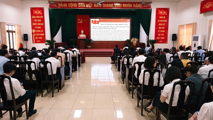 Xã Tam Hưng tiếp sóng hội nghị nghiên cứu, học tập, quán triệt nghị quyết hội nghị lần thứ hai Ban chấp hành Trung ương đảng khóa XIV- Ảnh 1.