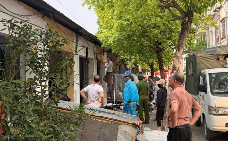 Bát Tràng tăng cường lập lại trật tự đô thị, chỉnh trang khu vực chợ chiều Giang Cao- Ảnh 1.