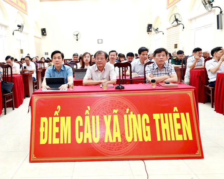 Đảng ủy xã Ứng Thiên tiếp sóng Hội nghị toàn quốc nghiên cứu, học tập và triển khai thực hiện Nghị quyết Trung ương 2- Ảnh 1.