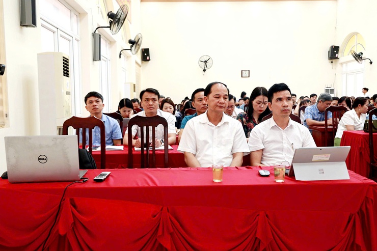 Đảng ủy xã Ứng Thiên tiếp sóng Hội nghị toàn quốc nghiên cứu, học tập và triển khai thực hiện Nghị quyết Trung ương 2- Ảnh 3.