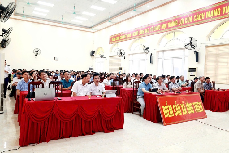 Đảng ủy xã Ứng Thiên tiếp sóng Hội nghị toàn quốc nghiên cứu, học tập và triển khai thực hiện Nghị quyết Trung ương 2- Ảnh 2.