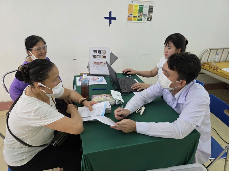 Phường Phú Lương tổ chức khám sức khỏe miễn phí cho Nhân dân toàn phường- Ảnh 1.