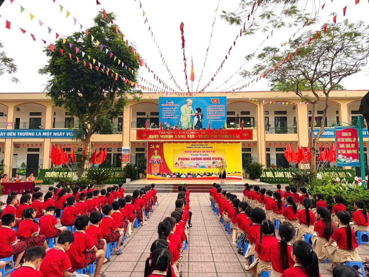 Phúc Lộc: Giáo dục kỹ năng phòng chống đuối nước cho học sinh tại Lễ chào cờ đầu tuần- Ảnh 3.