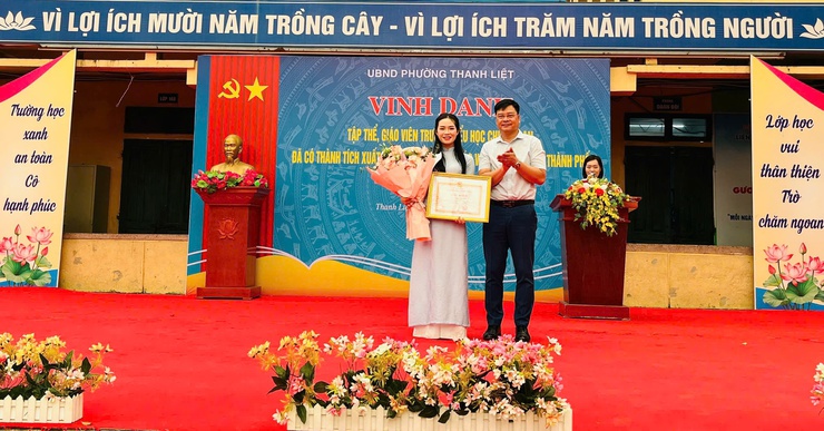 Phường Thanh Liệt khen thưởng hai giáo viên có thành tích xuất sắc tại Hội thi giáo viên dạy giỏi cấp Tiểu học Thành phố- Ảnh 8.