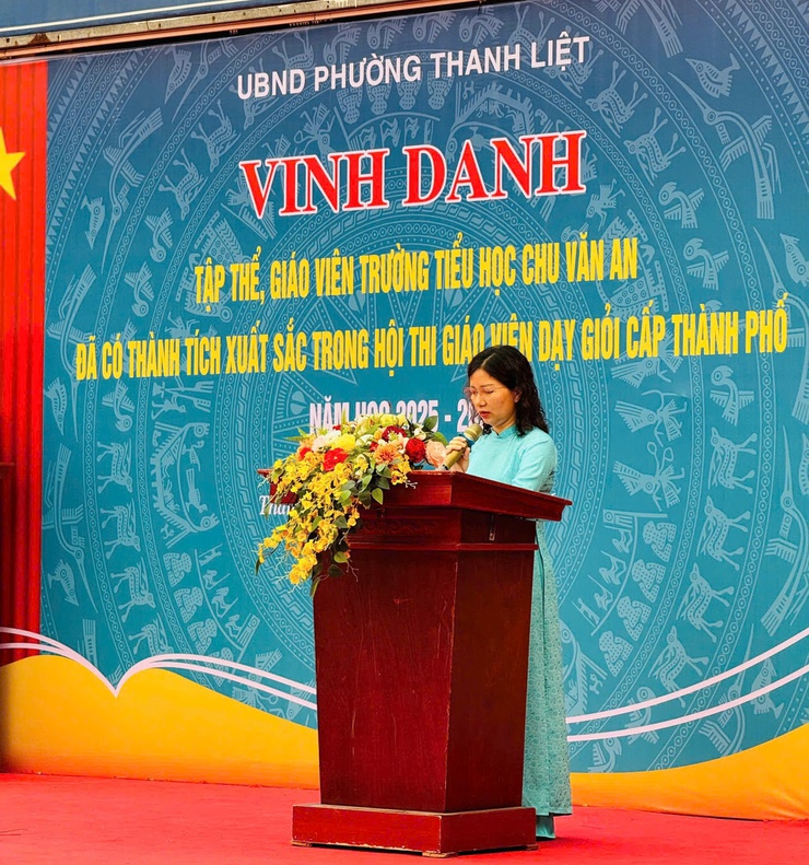 Phường Thanh Liệt khen thưởng hai giáo viên có thành tích xuất sắc tại Hội thi giáo viên dạy giỏi cấp Tiểu học Thành phố- Ảnh 4.