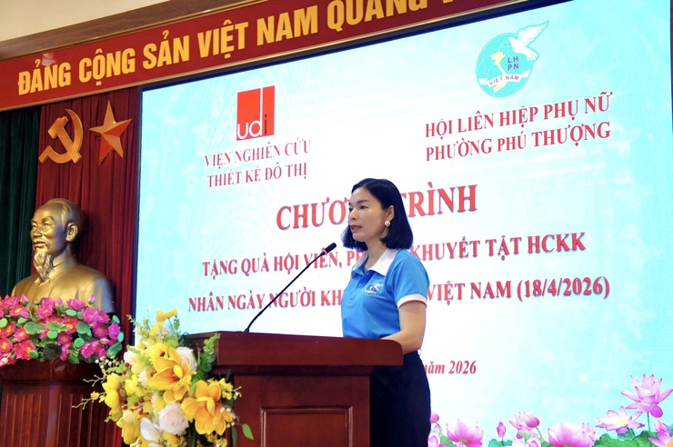 Phường Phú Thượng: Lan tỏa yêu thương qua chương trình trao quà phụ nữ khuyết tật nhân Ngày Người khuyết tật Việt Nam- Ảnh 2.