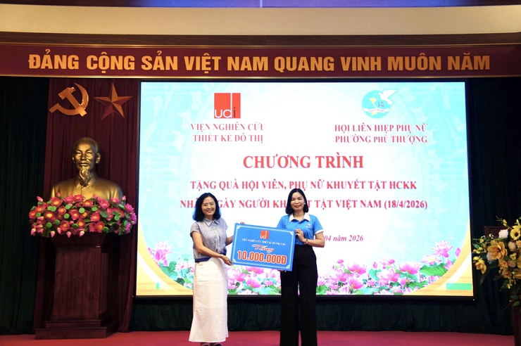 Phường Phú Thượng: Lan tỏa yêu thương qua chương trình trao quà phụ nữ khuyết tật nhân Ngày Người khuyết tật Việt Nam- Ảnh 3.