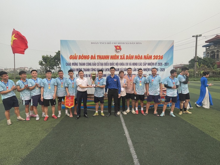  CHUNG KẾT GIẢI BÓNG ĐÁ THANH NIÊN xã Dân Hoà năm 2026: Đội FC Dân Hòa vô địch, cầu thủ Minh Thạch giành Vua phá lưới- Ảnh 1.