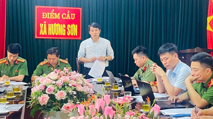 Xã Hương Sơn: Tạo chuyển biến trong triển khai thực hiện giải quyết "05 điểm nghẽn" về trật tự đô thị- Ảnh 3.