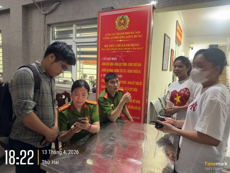 Công an phường Kiến Hưng cấp căn cước cho trẻ em: Nỗ lực không quản ngày đêm vì người dân- Ảnh 3.