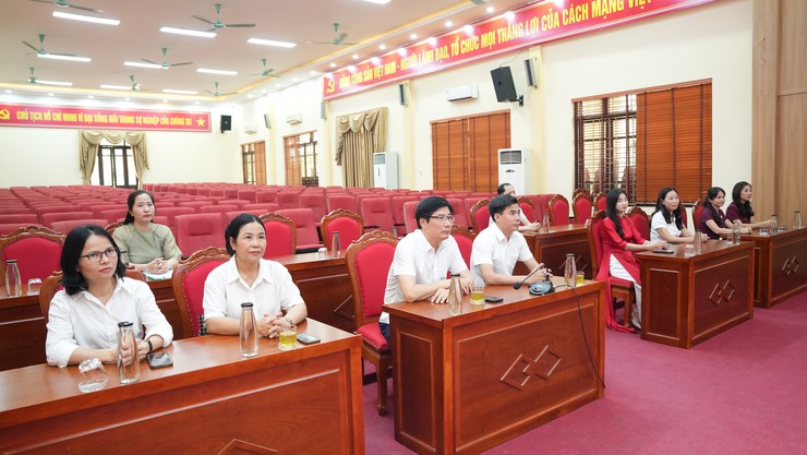 UBND xã tuyên dương 02 tập thể và 03 cá nhân có thành tích xuất sắc trong Hội thi giáo viên dạy giỏi cấp Tiểu học Thành phố năm học 2025-2026 - Ảnh 1.