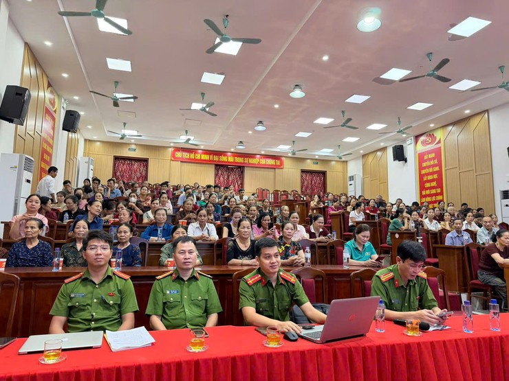 YÊN LÃNG TUYÊN TRUYỀN NÂNG CAO NHẬN THỨC PHÒNG CHỐNG TỘI PHẠM VÀ TỆ NẠN XÃ HỘI TRÊN ĐỊA BÀN XÃ- Ảnh 1.