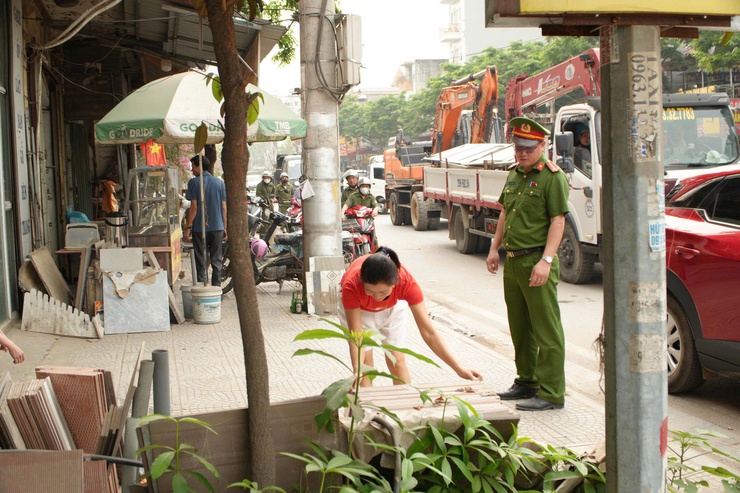 TÂY PHƯƠNG TIẾP TỤC RA QUÂN LẬP LẠI TRẬT TỰ ĐÔ THỊ, TRẢ LẠI ĐƯỜNG THÔNG HÈ THOÁNG- Ảnh 3.