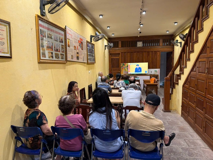 Đảng ủy phường Hoàn Kiếm đã tổ chức 93 điểm cầu tiếp sóng trực tuyến Hội nghị toàn quốc nghiên cứu, học tập và quán triệt Nghị quyết Hội nghị lần thứ hai Ban Chấp hành Trung ương Đảng khóa XIV- Ảnh 5.