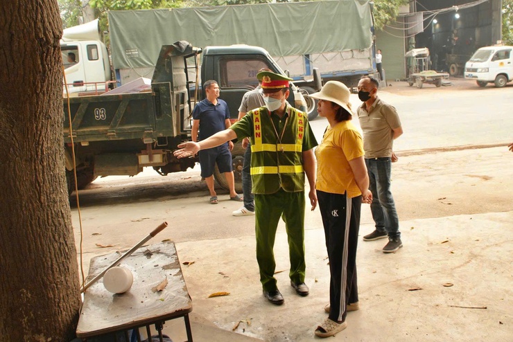 TÂY PHƯƠNG TIẾP TỤC RA QUÂN LẬP LẠI TRẬT TỰ ĐÔ THỊ, TRẢ LẠI ĐƯỜNG THÔNG HÈ THOÁNG- Ảnh 2.