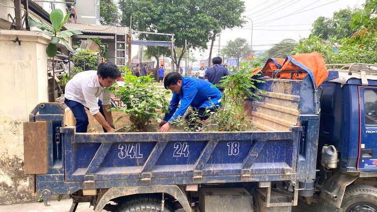 Xã Tây Phương tiếp tục ra quân chỉnh trang đô thị, nông thôn, xử lý chợ cóc và vi phạm trật tự công cộng- Ảnh 6.