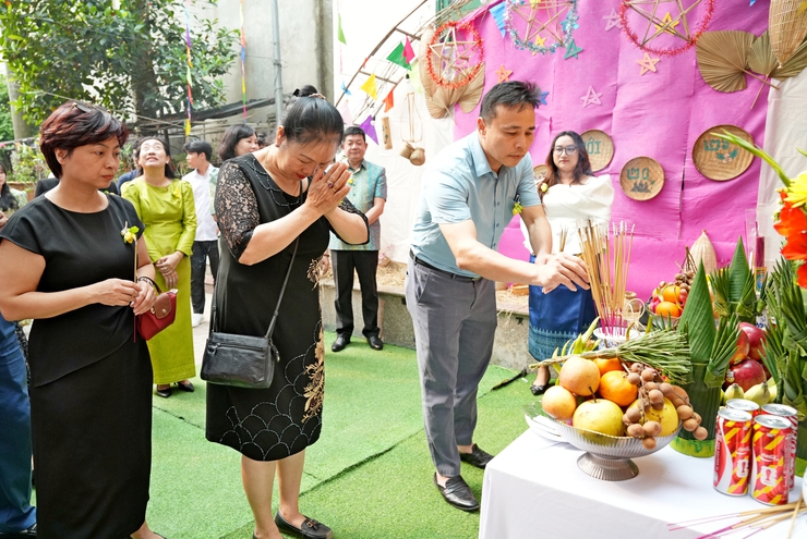 TRƯỜNG HỮU NGHỊ 80 TỔ CHỨC ĐÓN TẾT CHOL CHHNAM THMAY 2026 CHO LƯU HỌC SINH CAMPUCHIA  LAN TỎA GIÁ TRỊ VĂN HÓA, THẮT CHẶT TÌNH HỮU NGHỊ VIỆT NAM – CAMPUCHIA- Ảnh 3.