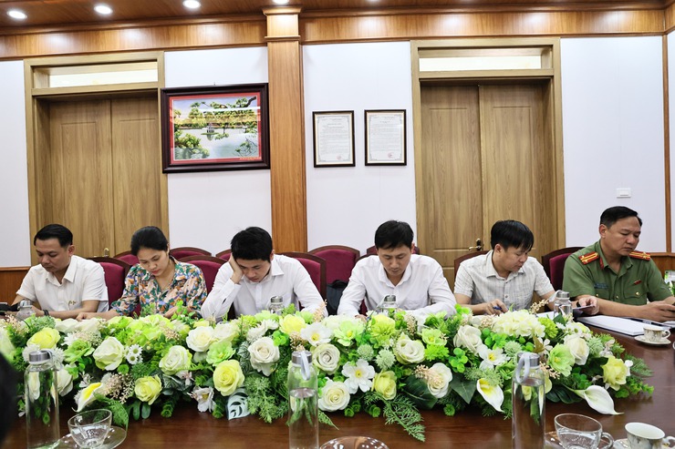 HỘI NGHỊ THẢO LUẬN DỰ THẢO ĐỀ ÁN PHÁT TRIỂN KINH TẾ - XÃ HỘI GIAI ĐOẠN 2026-2030 VÀ ĐẦU TƯ CÔNG TRÊN ĐỊA BÀN XÃ HOÀ XÁ- Ảnh 4.