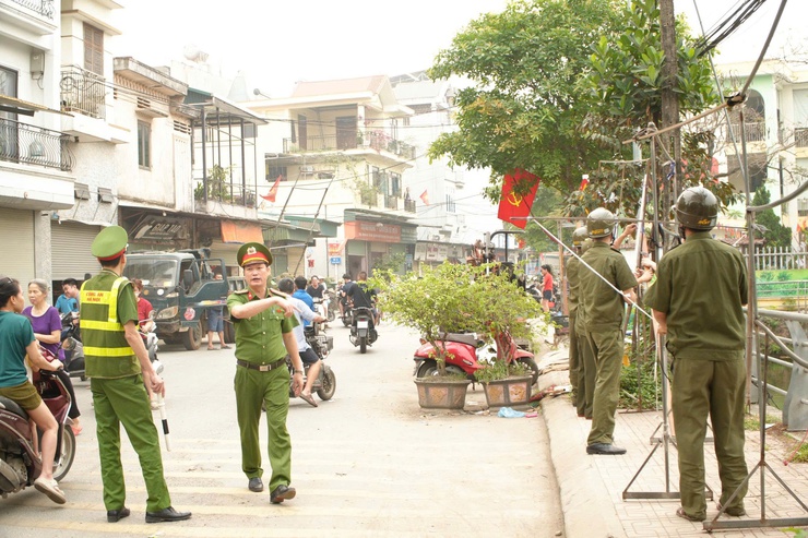 Xã Tây Phương tiếp tục ra quân chỉnh trang đô thị, nông thôn, xử lý chợ cóc và vi phạm trật tự công cộng- Ảnh 7.