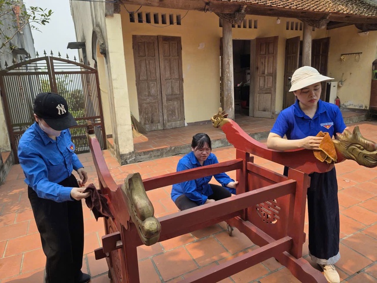 TUỔI TRẺ XÃ TÂY PHƯƠNG RA QUÂN TỔNG VỆ SINH MÔI TRƯỜNG, HƯỚNG TỚI LỄ HỘI CHÙA TÂY PHƯƠNG NĂM 2026 - Ảnh 3.