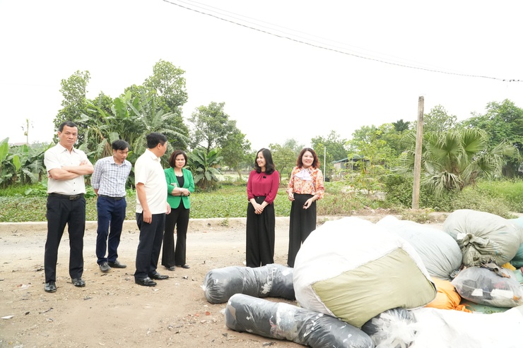 Uỷ ban MTTQ thành phố giám sát tại xã Chuyên Mỹ về công tác vệ sinh môi trường - Ảnh 7.