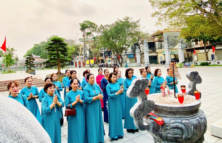 CÁN BỘ, HỘI VIÊN PHỤ NỮ XÃ NGỌC HỒI HỌC TẬP TRUYỀN THỐNG GẮN VỚI RA MẮT MÔ HÌNH XÂY DỰNG DI TÍCH LỊCH SỬ KIỂU MẪU- Ảnh 1.