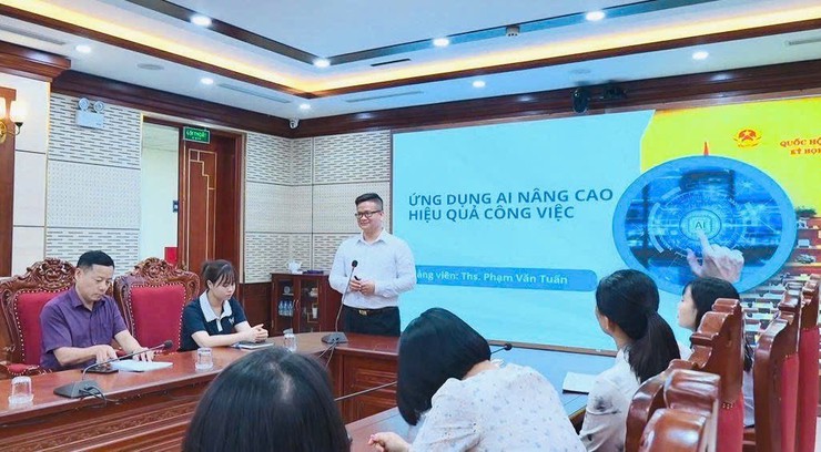 Phúc Thọ tập huấn sử dụng nền tảng số và ứng dụng trí tuệ nhân tạo trong thực thi công vụ- Ảnh 2.