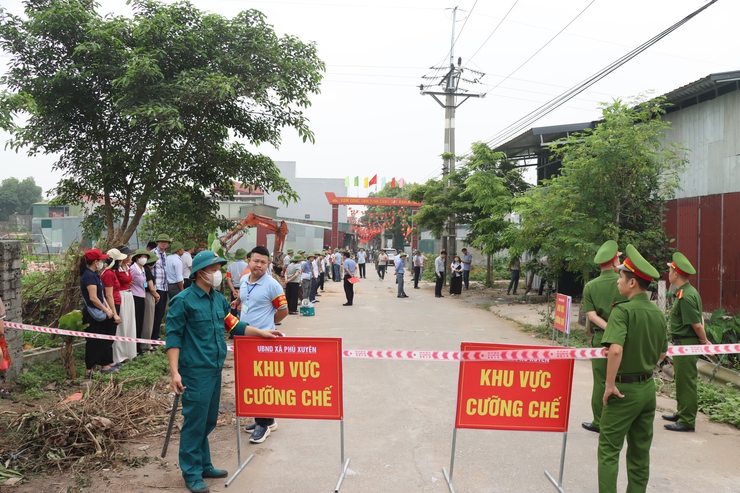 Phú Xuyên cưỡng chế trường hợp vi phạm đất đai tại thôn Nguyên Hanh- Ảnh 1.