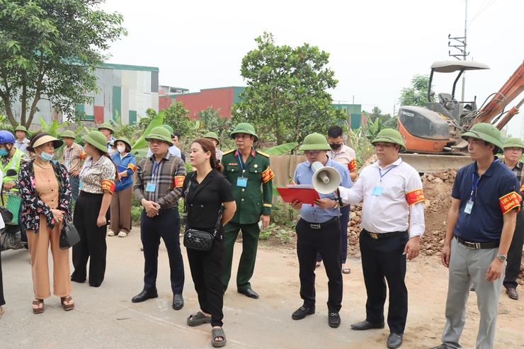 Phú Xuyên cưỡng chế trường hợp vi phạm đất đai tại thôn Nguyên Hanh- Ảnh 2.