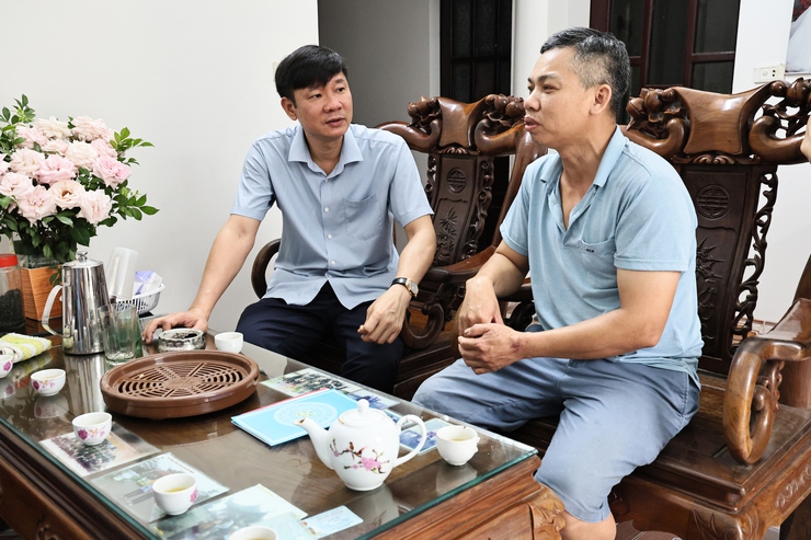 HOÀ XÁ TỔ CHỨC TRAO TẶNG SỔ TIẾT KIỆM CHO GIA ĐÌNH CÓ THANH NIÊN LÊN ĐƯỜNG NHẬP NGŨ NĂM 2026- Ảnh 2.