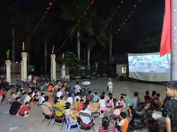 Vân Đình tổ chức chiếu phim lưu động phục vụ nhân dân, hướng tới kỷ niệm các ngày lễ lớn của đất nước trong năm 2026- Ảnh 2.