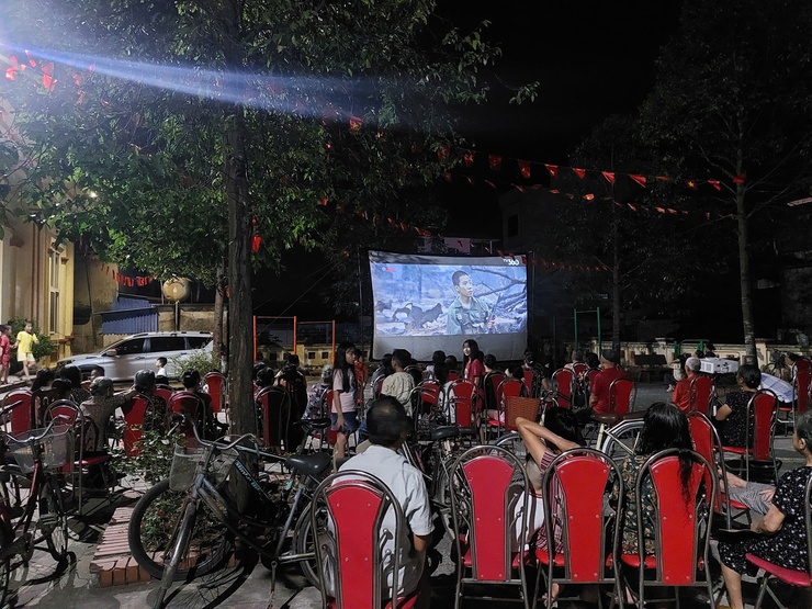 Vân Đình tổ chức chiếu phim lưu động phục vụ nhân dân, hướng tới kỷ niệm các ngày lễ lớn của đất nước trong năm 2026- Ảnh 4.