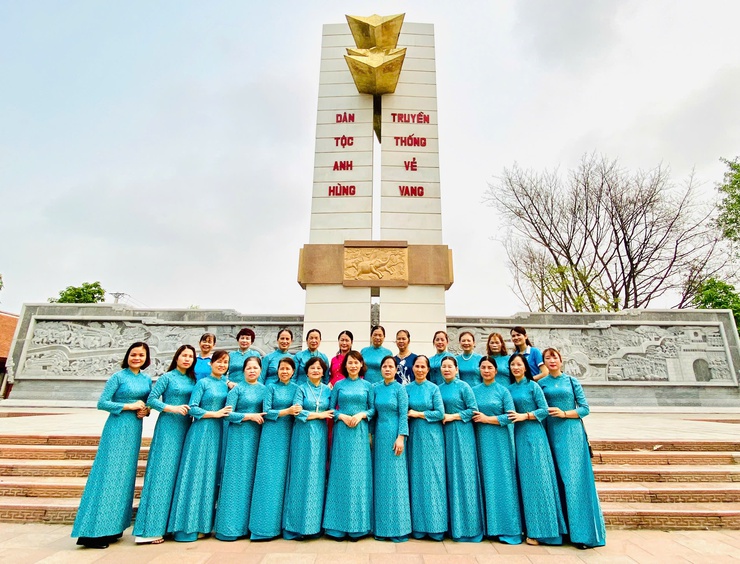 CÁN BỘ, HỘI VIÊN PHỤ NỮ XÃ NGỌC HỒI HỌC TẬP TRUYỀN THỐNG GẮN VỚI RA MẮT MÔ HÌNH XÂY DỰNG DI TÍCH LỊCH SỬ KIỂU MẪU- Ảnh 4.