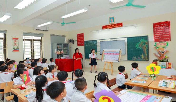 CÔ GIÁO NGÔ KIM HUỆ- TẤM GƯƠNG TIÊU BIỂU TRONG SỰ NGHIỆP GIÁO DỤC TẠI XÃ PHÚC THỊNH- Ảnh 2.