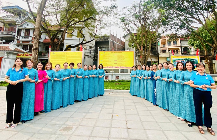 CÁN BỘ, HỘI VIÊN PHỤ NỮ XÃ NGỌC HỒI HỌC TẬP TRUYỀN THỐNG GẮN VỚI RA MẮT MÔ HÌNH XÂY DỰNG DI TÍCH LỊCH SỬ KIỂU MẪU- Ảnh 2.