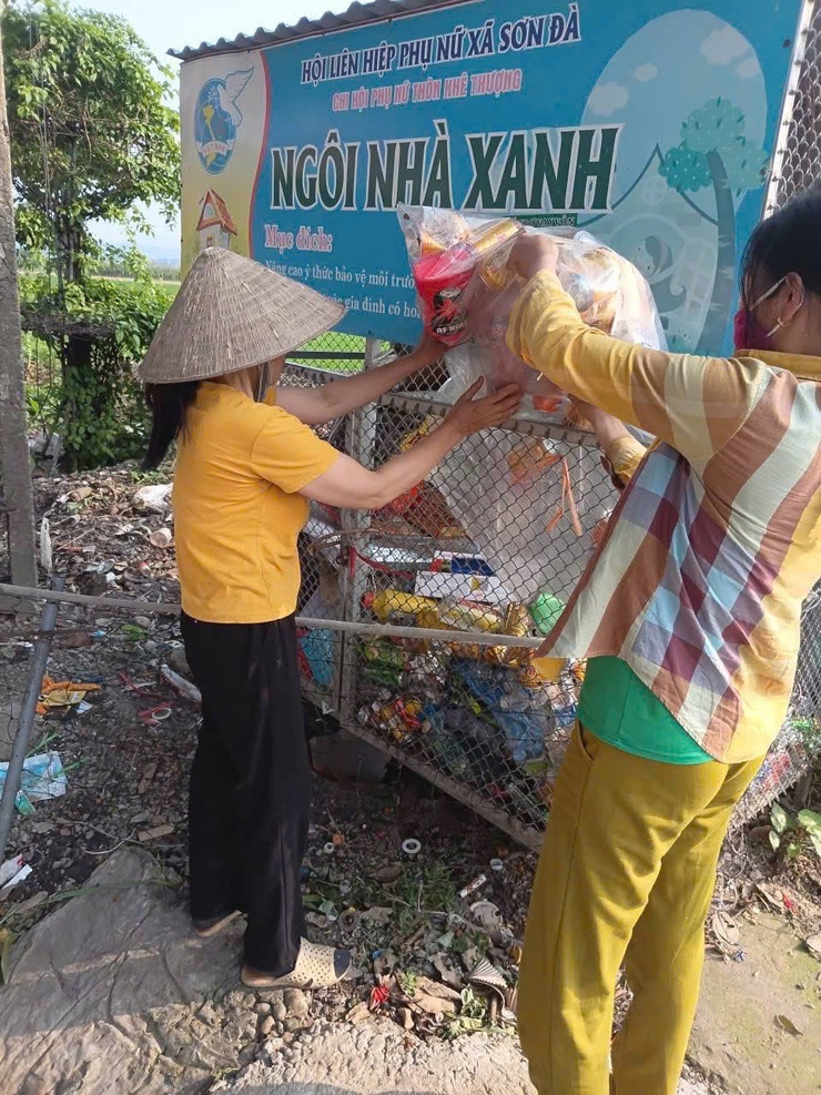 Mô hình “ngôi nhà xanh” của phụ nữ thôn Khê Thượng: Khi rác thải trở thành nguồn quỹ nhân ái- Ảnh 1.