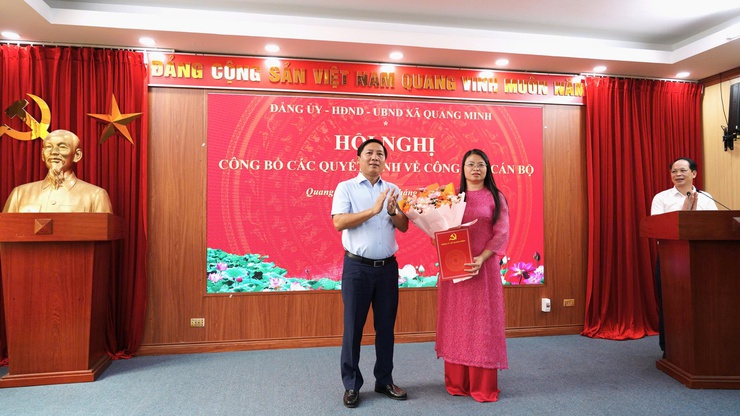 Đảng ủy xã Quang Minh tổ chức Hội nghị công bố các quyết định của Ban Thường vụ Đảng ủy về công tác cán bộ- Ảnh 2.